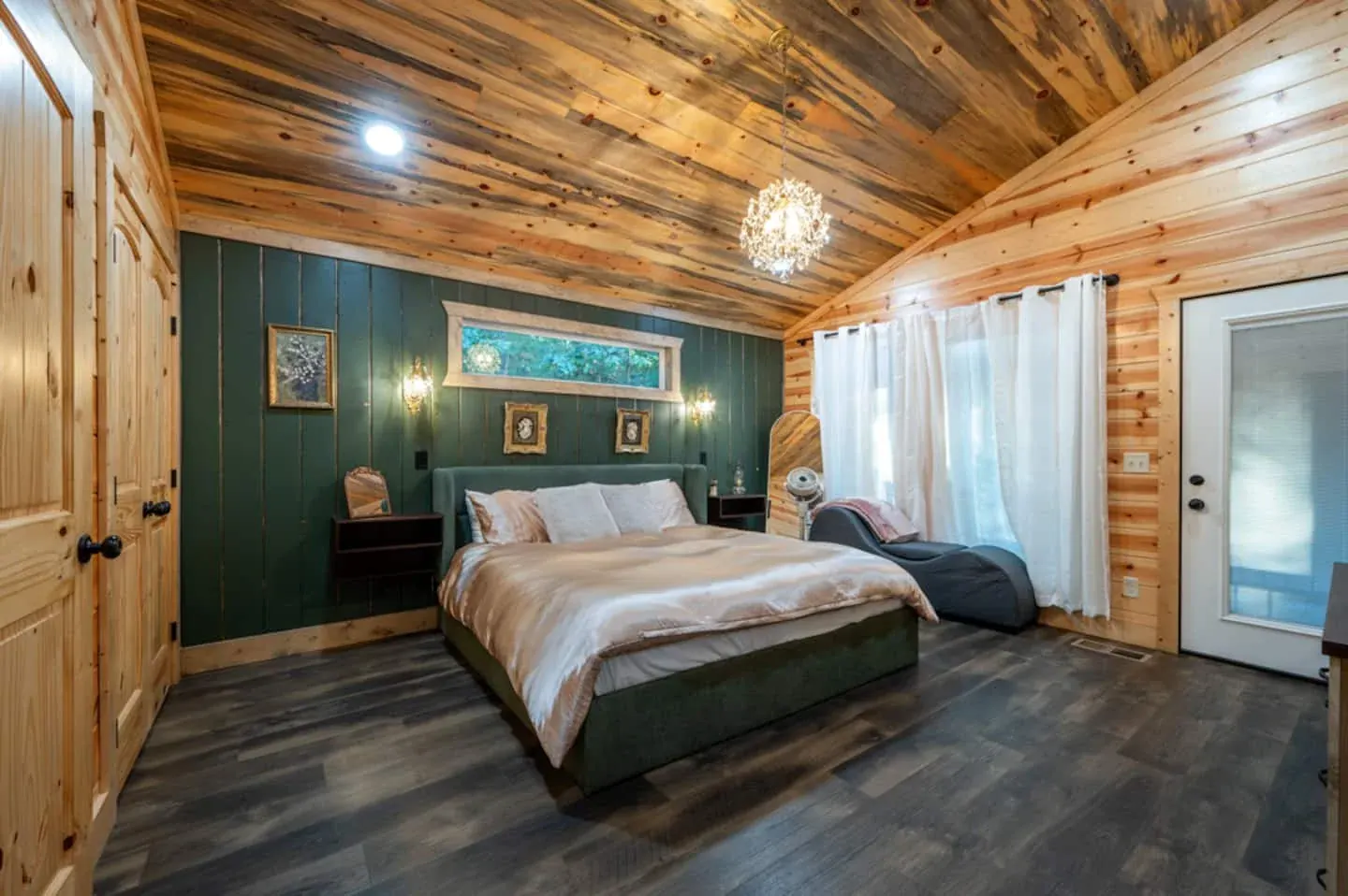 An intimate space at Whisper in the Woods