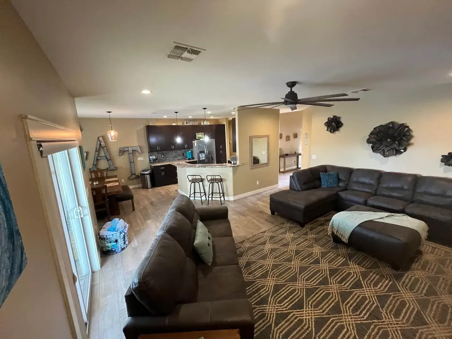 Come together at Havasu Hideaway